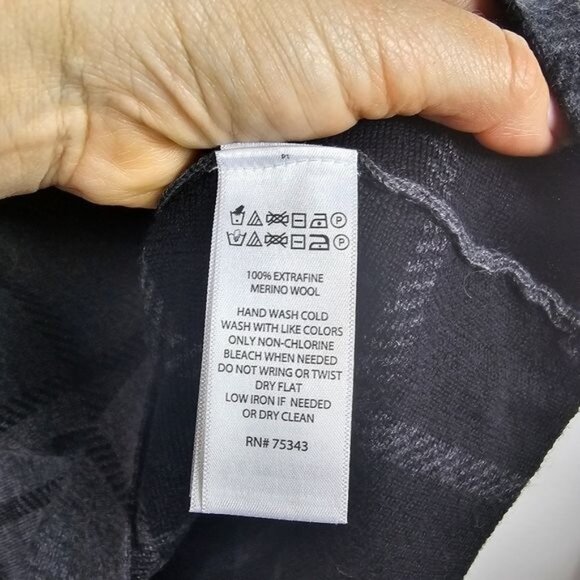 Tahari Extra Fine Merino Wool Sweater Sz M Boatneck Gray Black Quiet Luxury - Picture 7 of 7